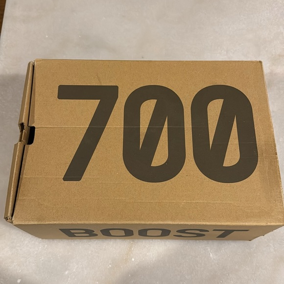 Yeezy Boost 700 'Wave Runner' 2017 - Picture 3 of 9